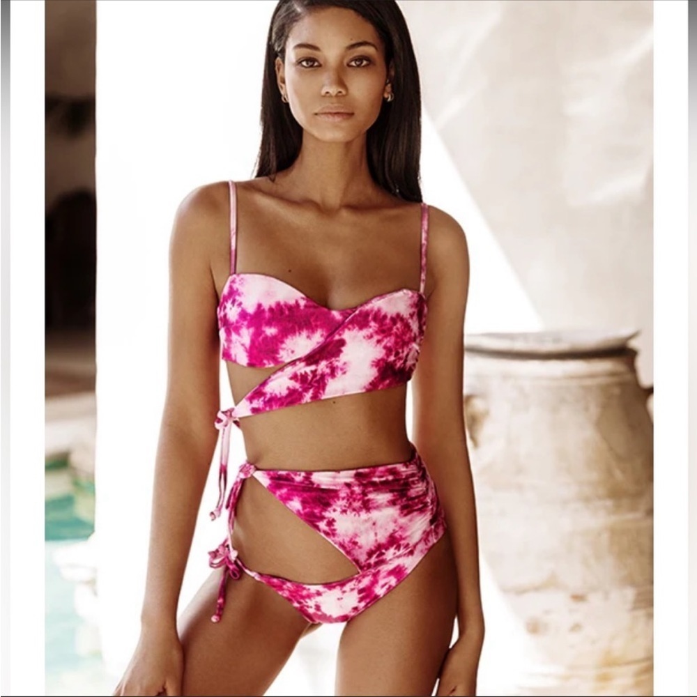 NWT Chanel Iman X Beach Bunny Bikini top